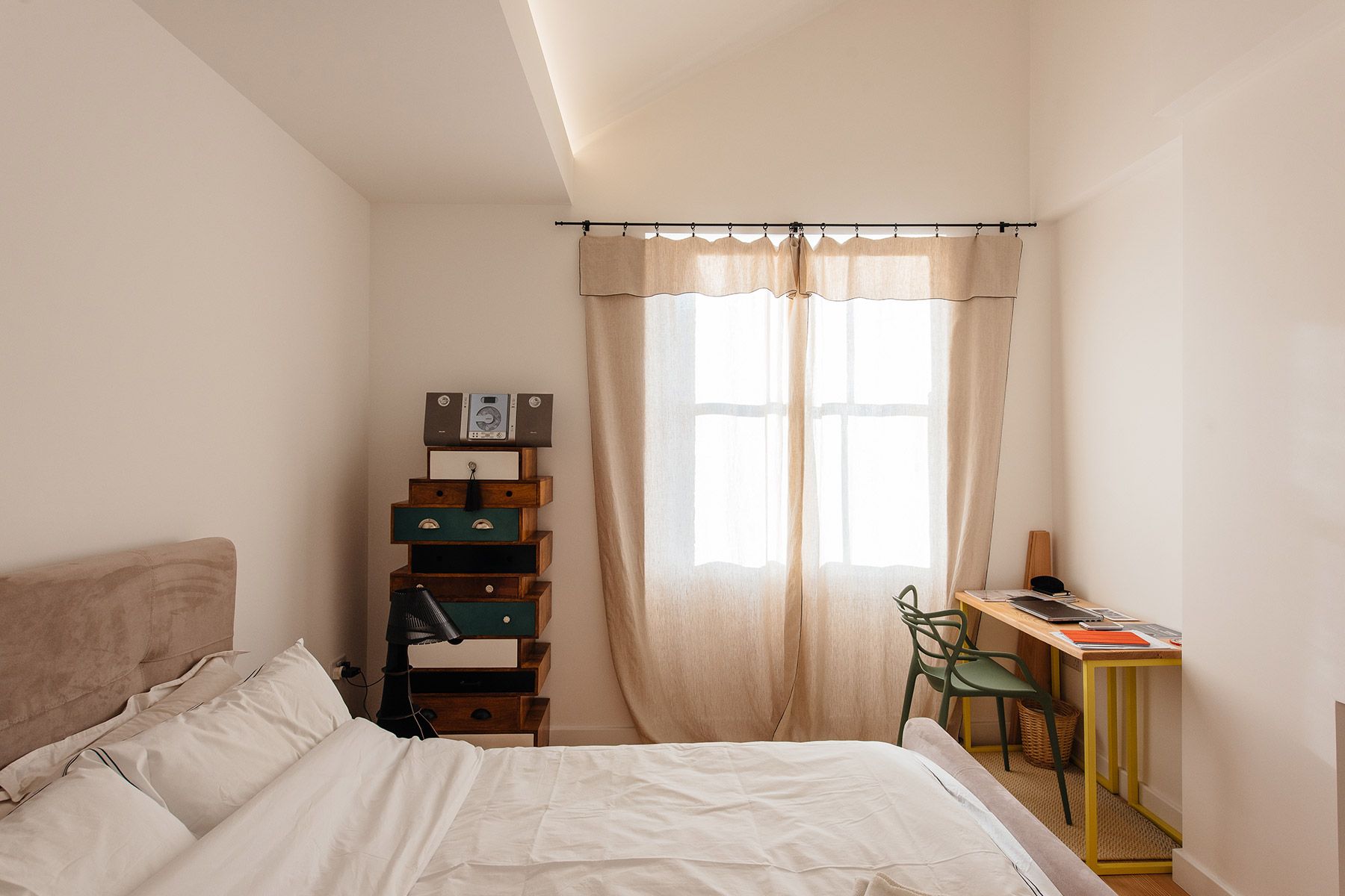 Kensington Gardens Square bedroom